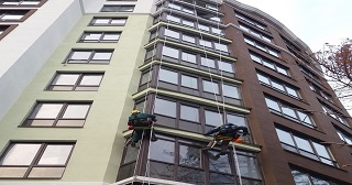 Установка крыши на балкон Урай цена от 1031 руб. м/2.